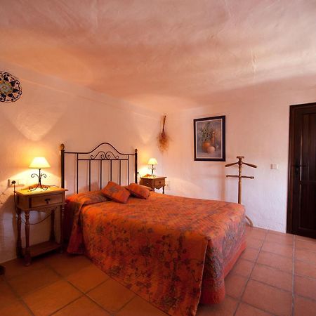 Bed and Breakfast Cortijo La Haza Iznájar Exterior foto