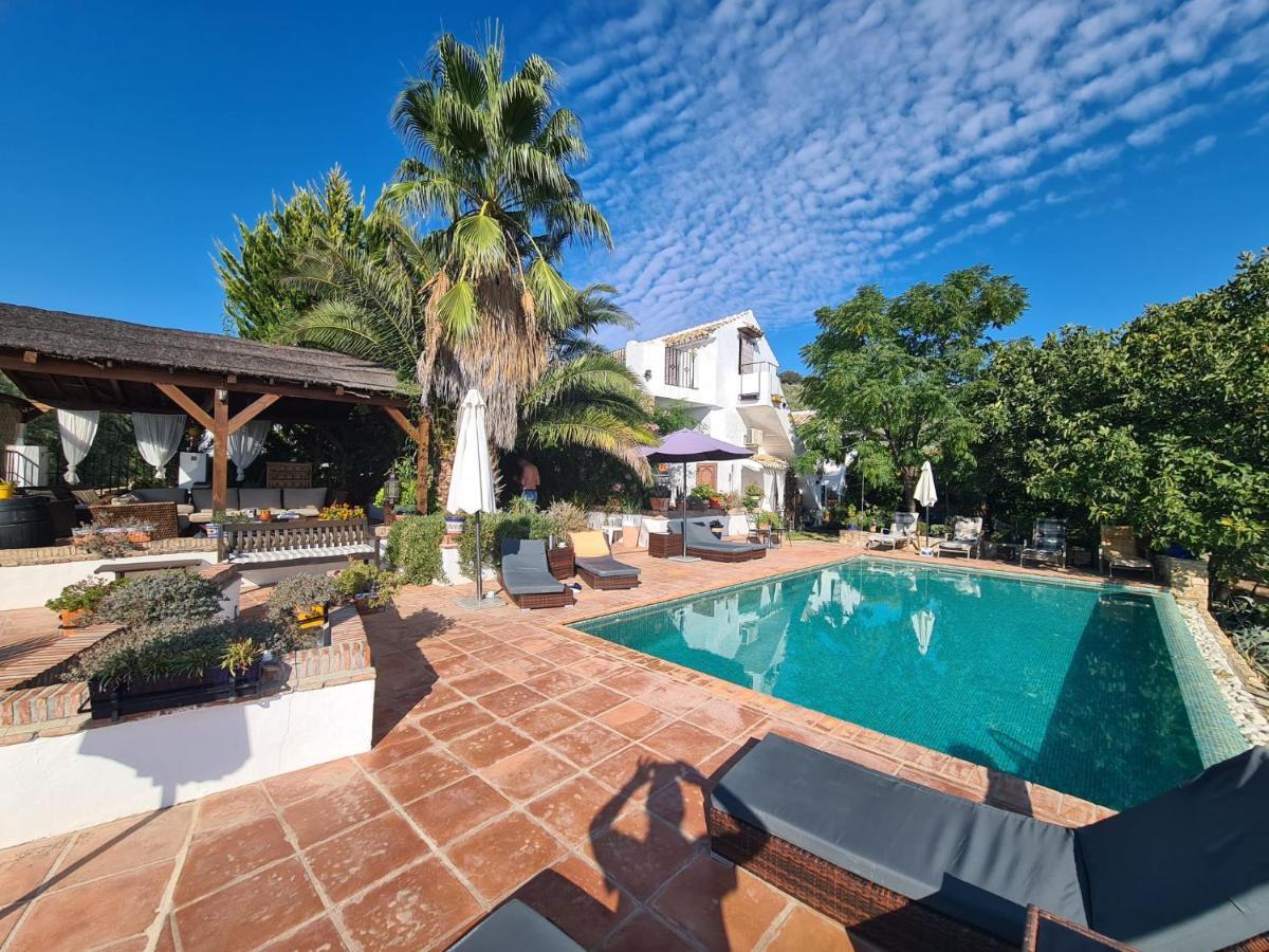 Bed and Breakfast Cortijo La Haza Iznájar Exterior foto