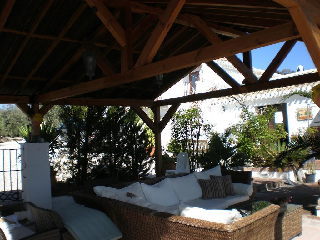 Bed and Breakfast Cortijo La Haza Iznájar Exterior foto